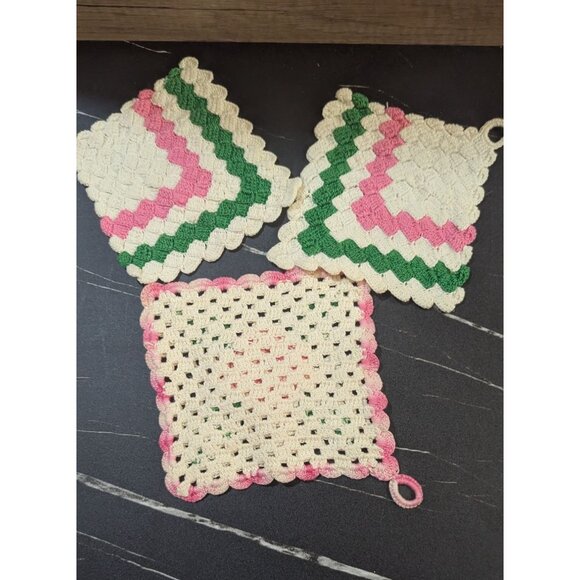 Vintage Hand-Crocheted Potholders Set Of 3 With Loops Pink/Green/White Floral Pa - Picture 4 of 5